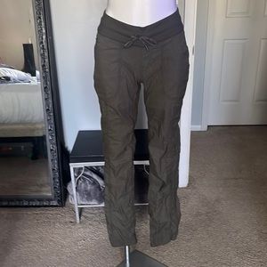 NEW NORTHFACE PANTS! Never worn size small!